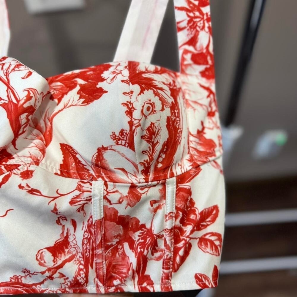 Fashion Nova Red and White Floral Crop Top with zipper Back L NWT