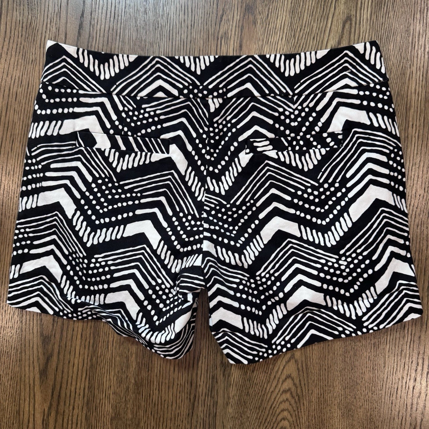 J.Crew Stretch Black White Geometric Print Shorts Size 6 Womens Mid Rise
