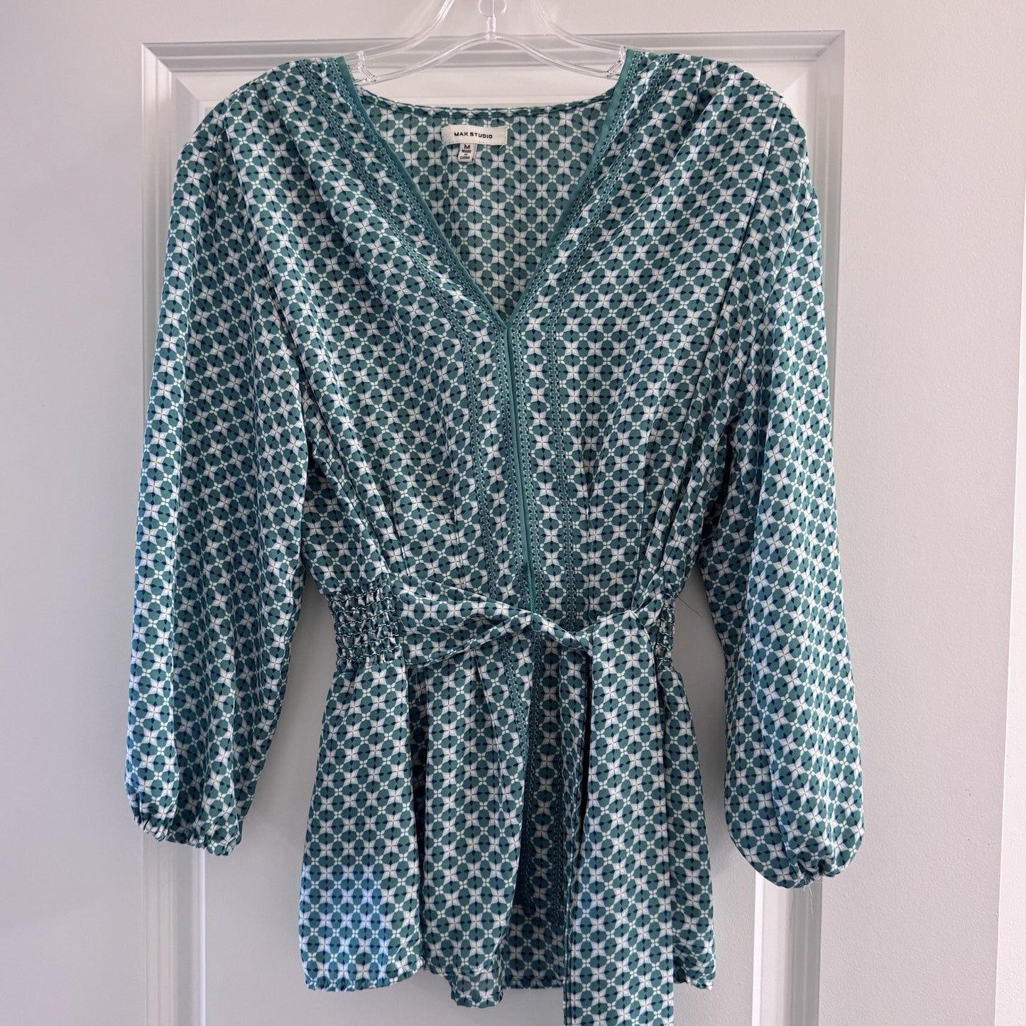 Max Studio Green Geometric Print Tunic Top Belted Waist V-Neck Size medium