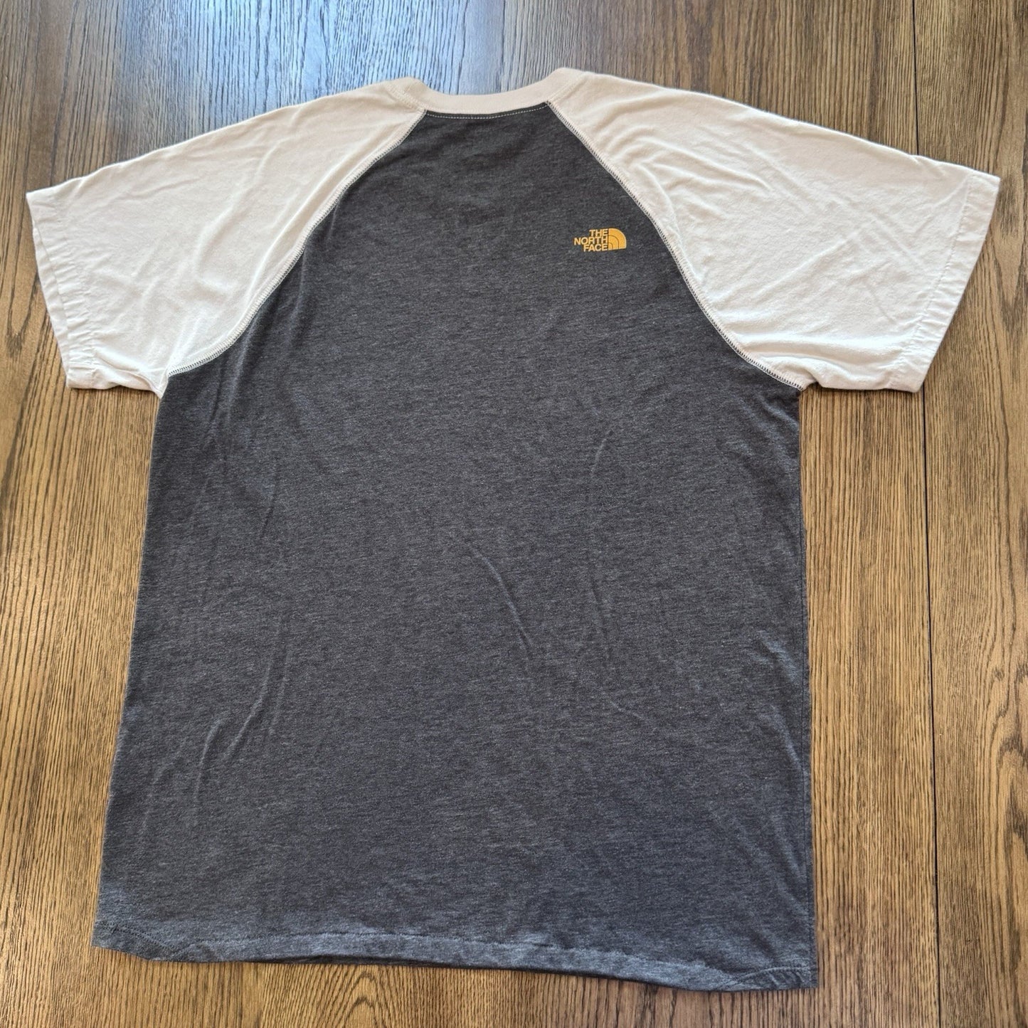 The North Face Men’s Raglan Logo T-Shirt Size S Gray Cream Classic Fit 50/50