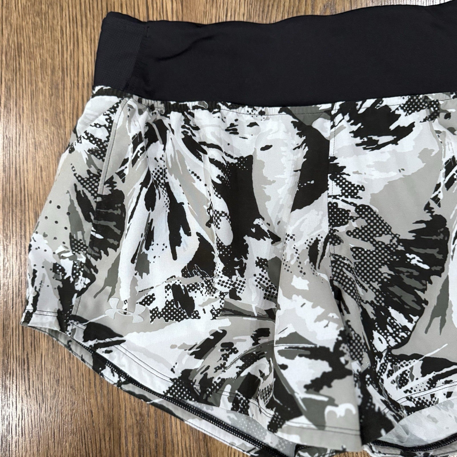 Under Armour Speedpocket Running Shorts Women’s Medium Camo Print