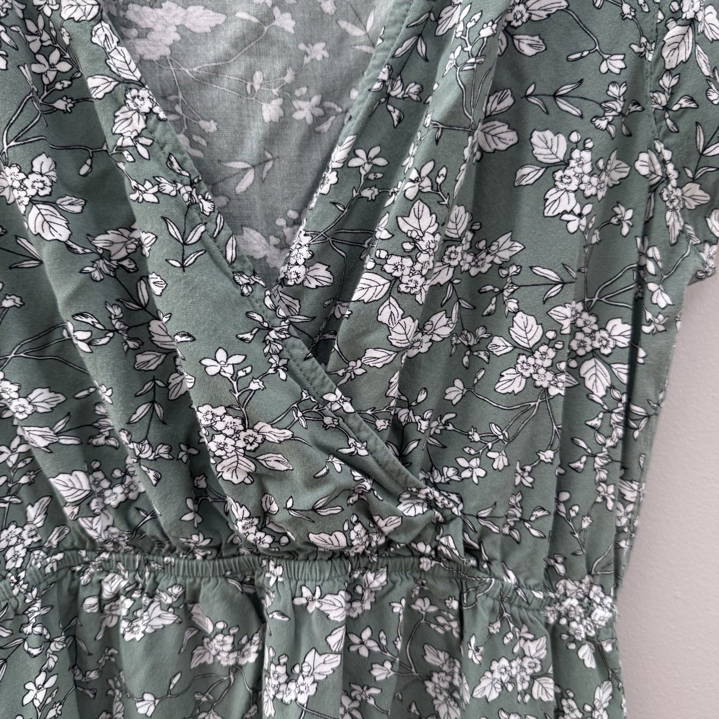 Dotti Green Floral Wrap Dress Women’s Size 8 Short Sleeve Viscose Casual