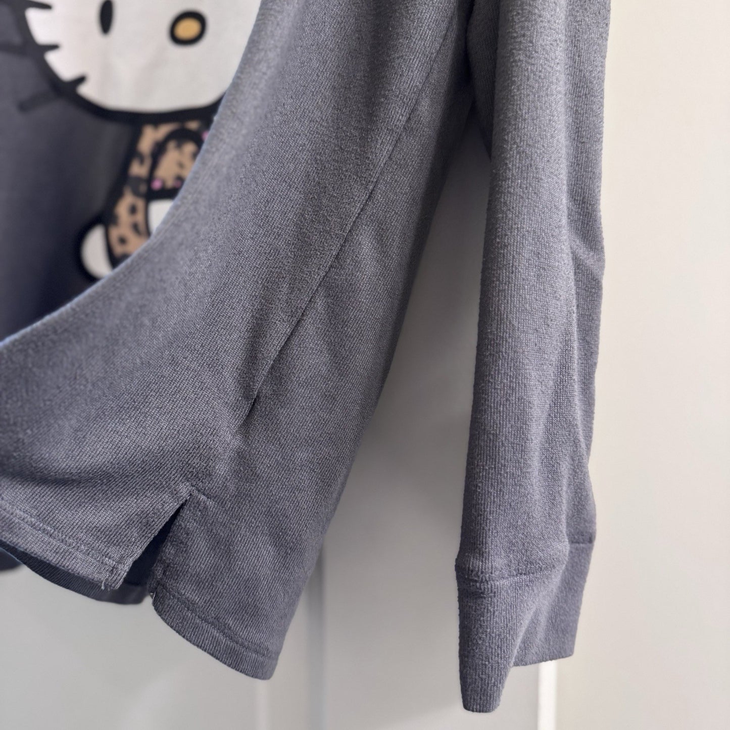 Hello Kitty Sanrio Womens L Leopard Bow Lounge Top Gray Sleepwear 2023 Cute