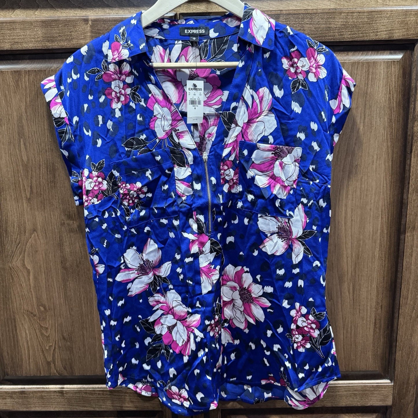 Express Women’s Blue Floral Zip Front Blouse Size M Medium NWT Spring Summer Top