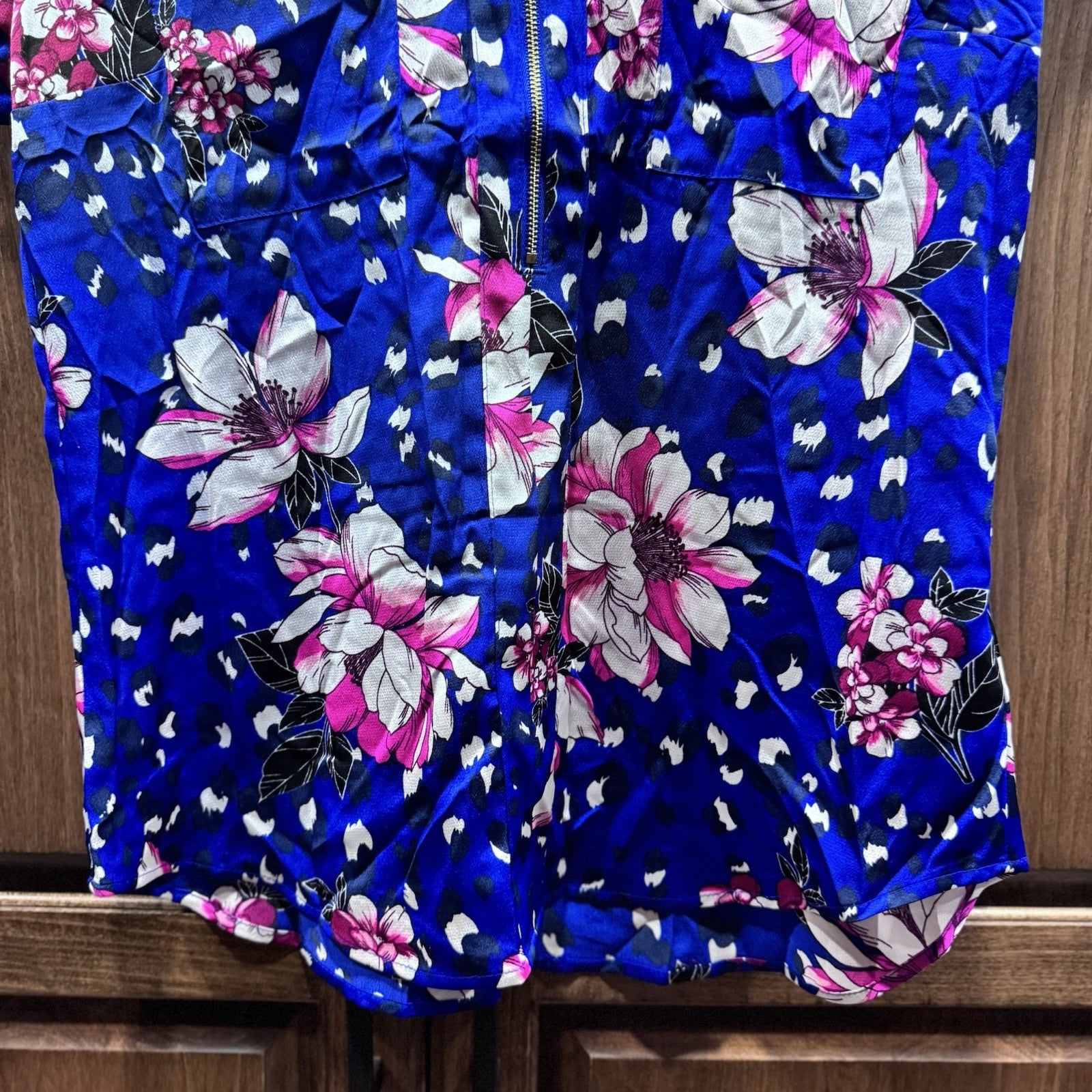 Express Women’s Blue Floral Zip Front Blouse Size M Medium NWT Spring Summer Top