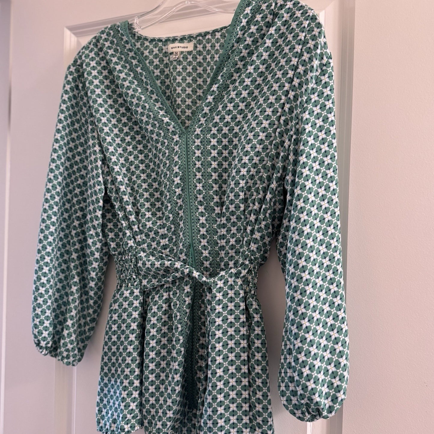 Max Studio Green Geometric Print Tunic Top Belted Waist V-Neck Size medium