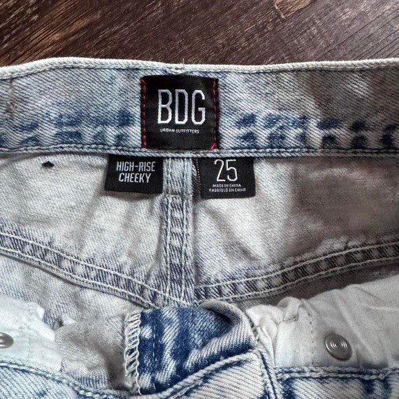 Urban Outfitters BDG High-Waisted Cheeky Denim Short – Pink Acid Wash