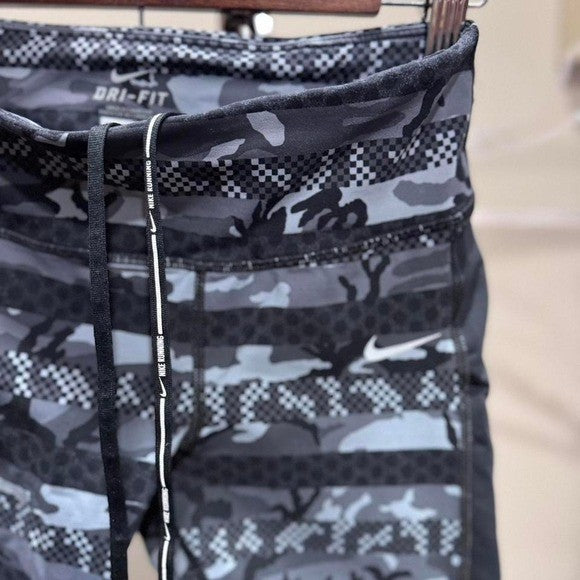 NIKE EPIC LUX TIGHT FIT RUNNING CAPRIS BLACK-GRAY CAMO PRINT Women's size small