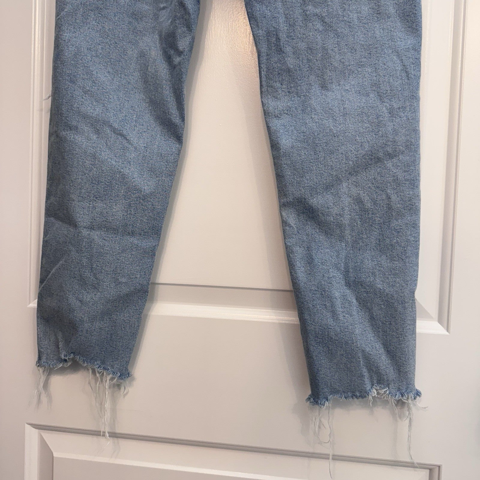 American Eagle Curvy Mom Jeans Women’s 4 Distressed Ripped High Rise Light Wash