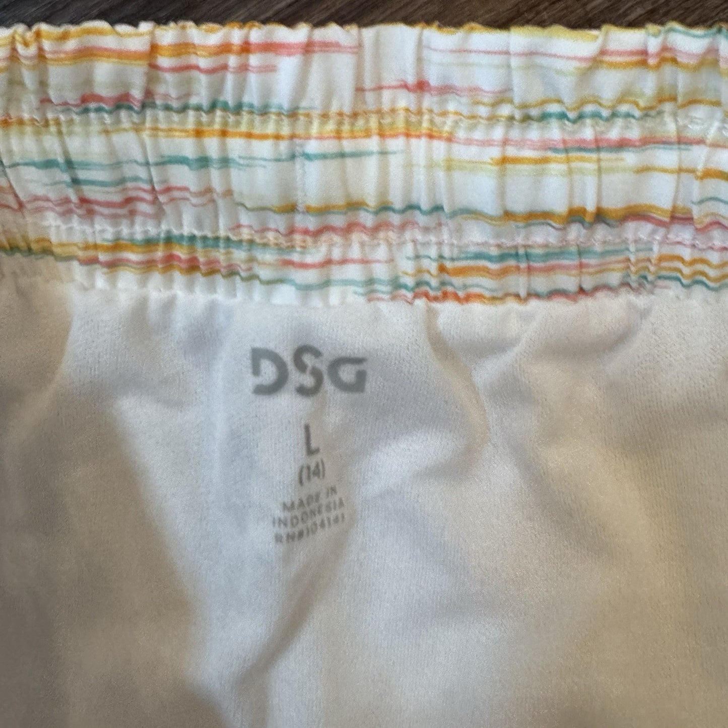 DSG Girls Stride Shorts Size L White Multi Spacedye NWT Built-In Liner $20