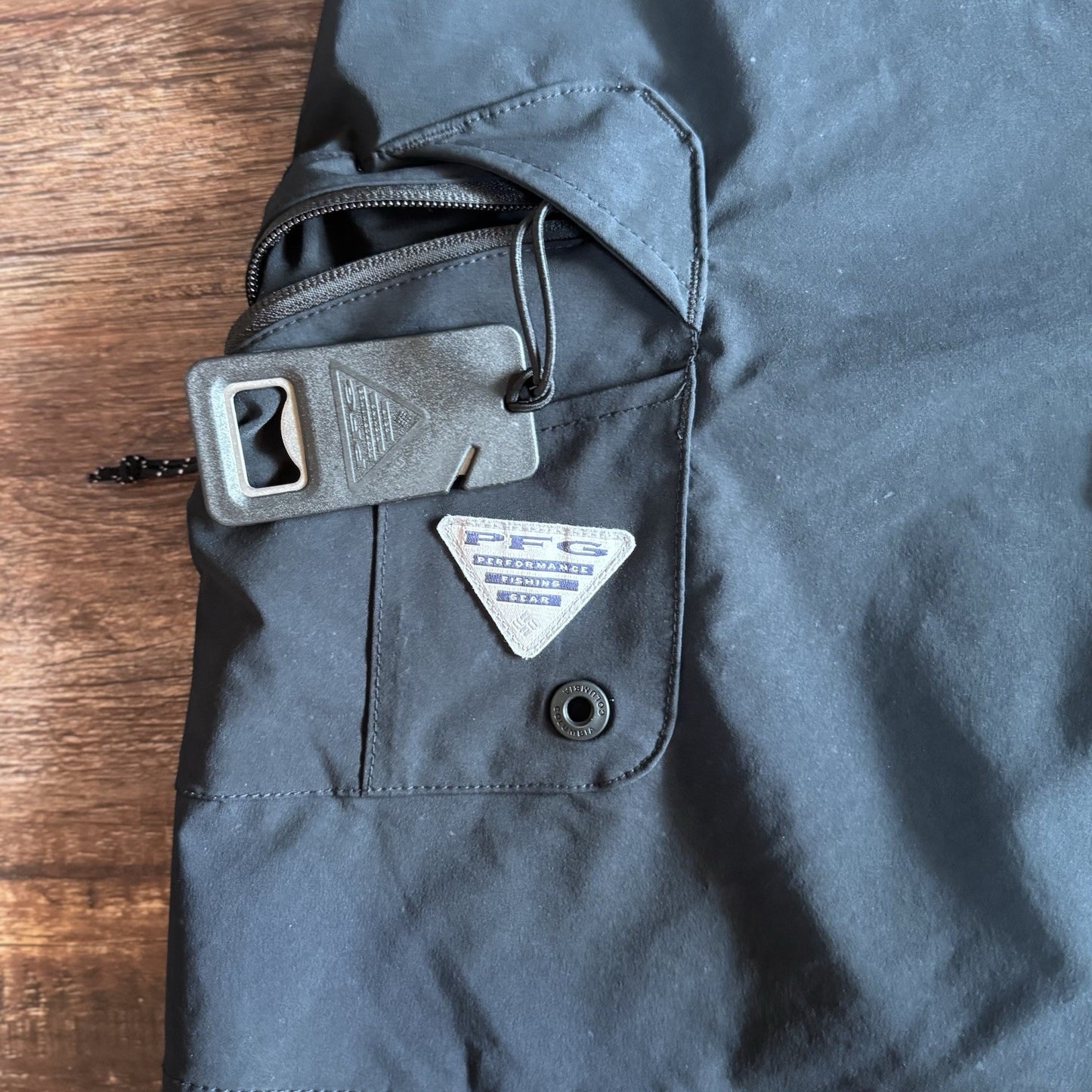 Columbia PFG Men’s Swim Trunks Black Size 35 USA Flag Bottle Opener 9” Inseam