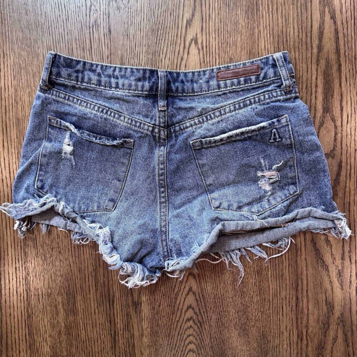 Articles of Society Distressed Jean Shorts Women’s Size 25 Raw Hem Fraye