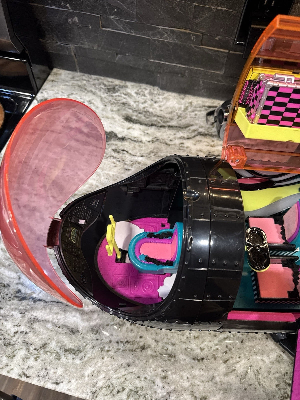 LOL Surprise OMG Remix 4-in-1 Plane Car, Mixing Booth, Recording Studio. No Doll