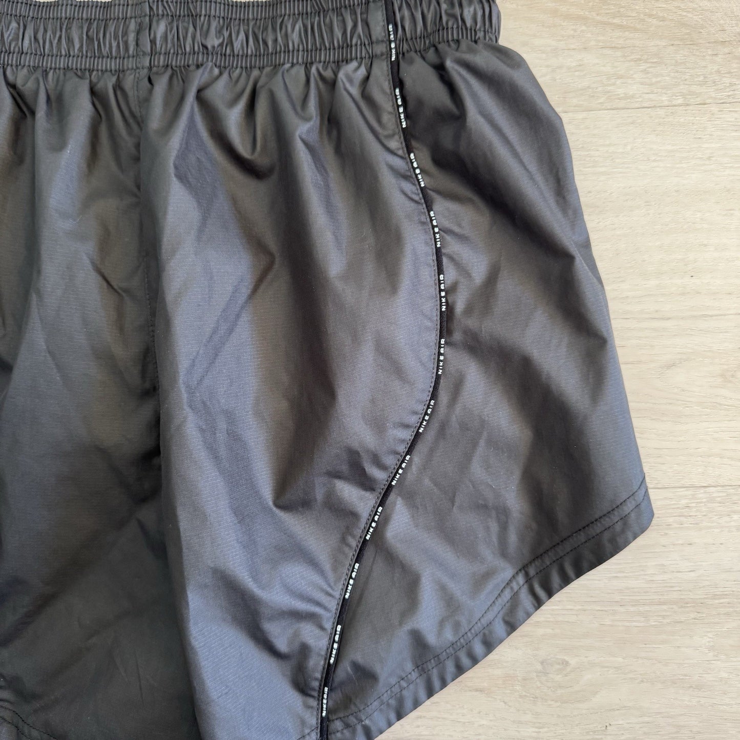 Nike Repel Womens Running Shorts Black Water Resistant NWT Size Small