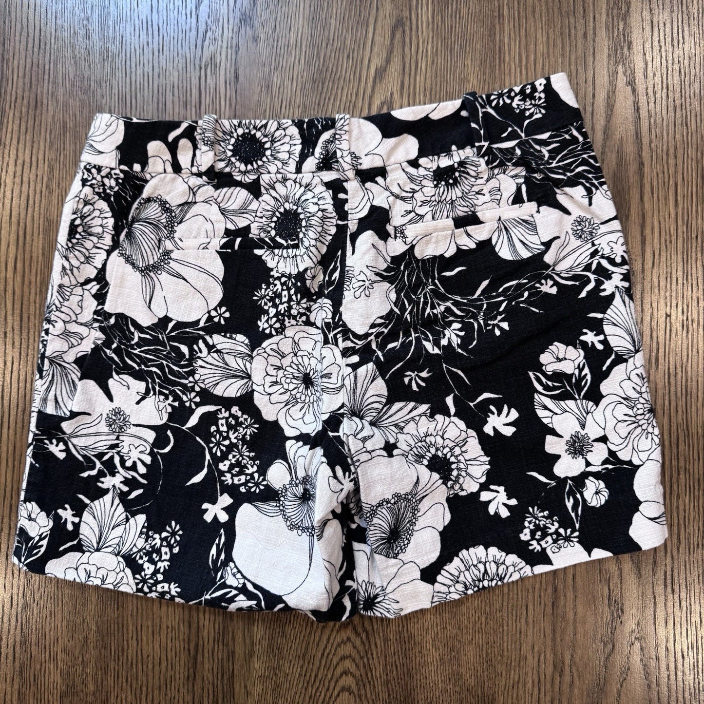 Talbots Women’s Black White Floral Shorts Size 2 | Cotton Spandex |