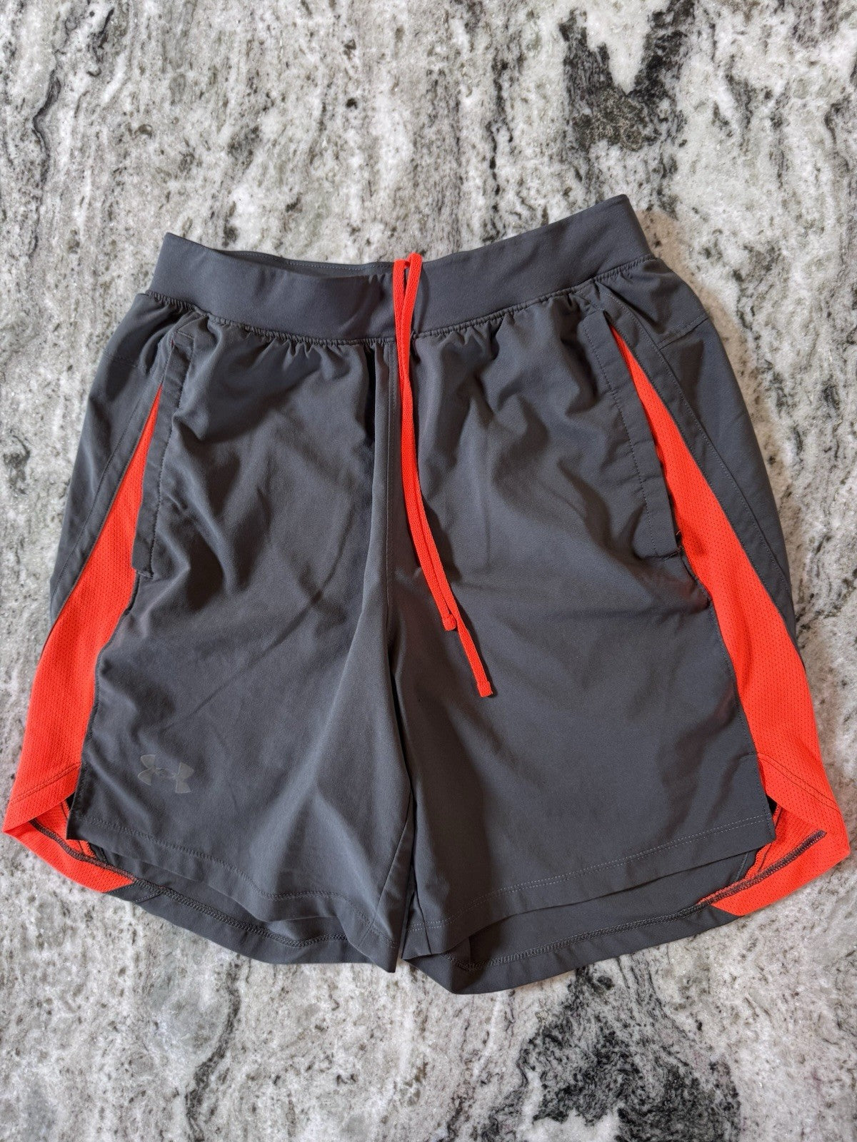 Under Armour HeatGear Shorts Men’s S Gray Red Fitted Athletic