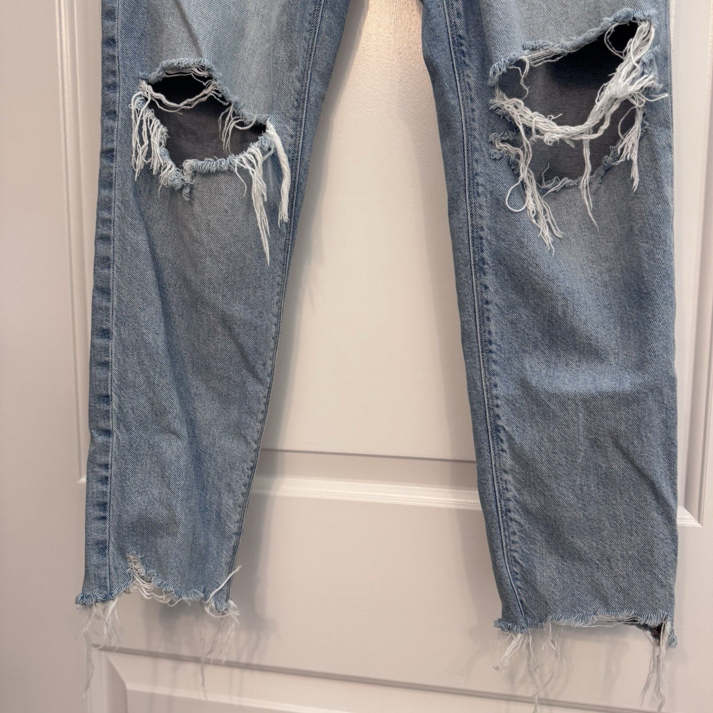 American Eagle Curvy Mom Jeans Women’s 4 Distressed Ripped High Rise Light Wash