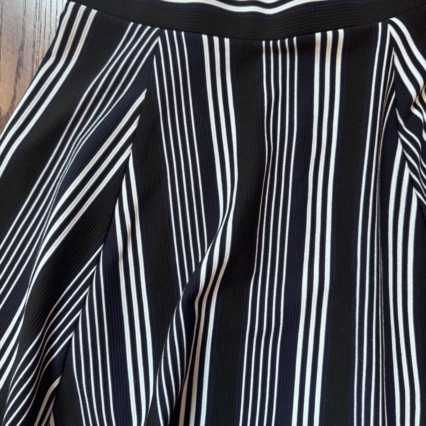 H&M Divided Navy & White Striped Skater Skirt Women’s Size M Flare Stretch Zip