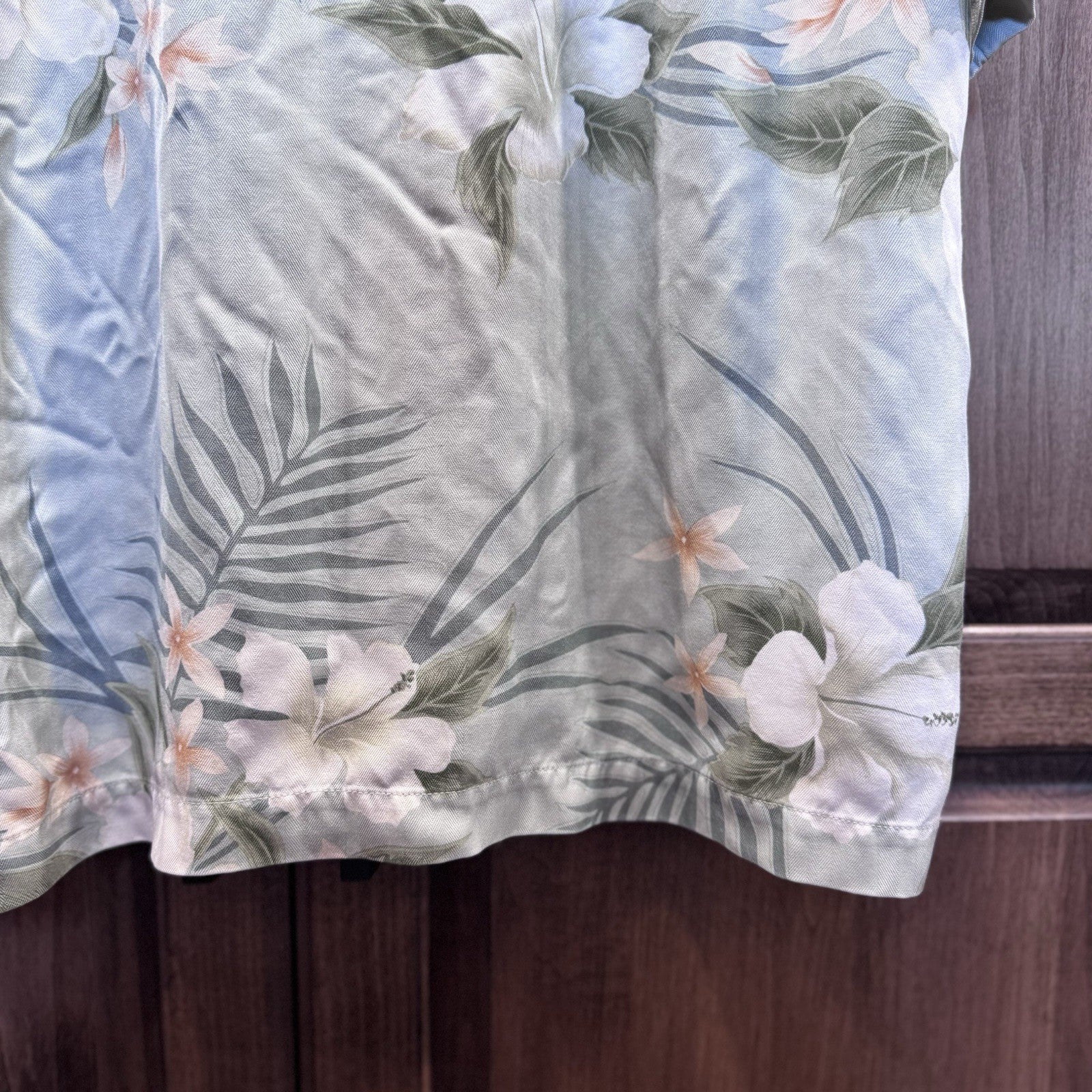 Tommy Bahama Silk Hawaiian Shirt Medium Floral Green Leaves Tropical