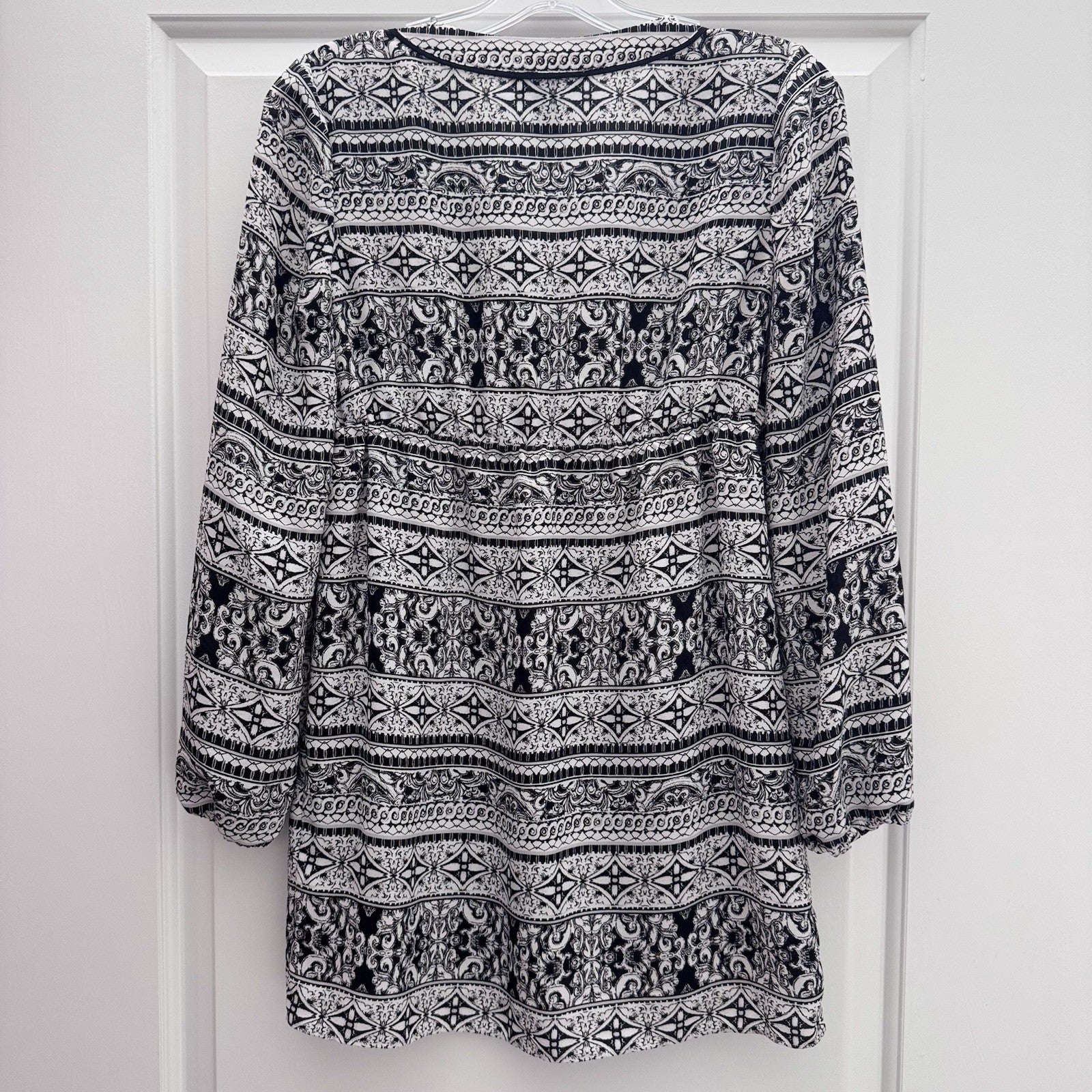 White House Black Market Tunic Top Size 2 Black White Geometric Print Boho