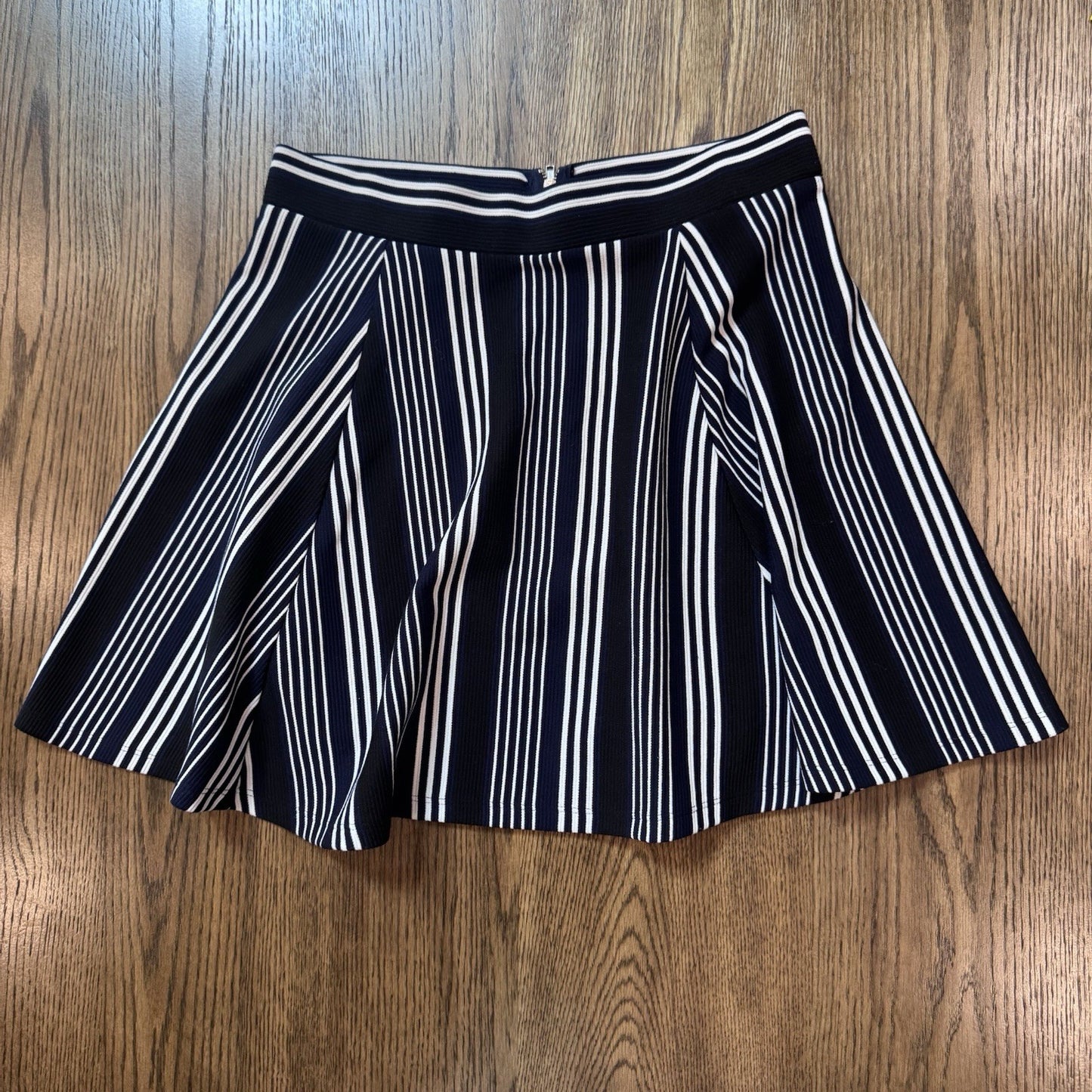 H&M Divided Navy & White Striped Skater Skirt Women’s Size M Flare Stretch Zip