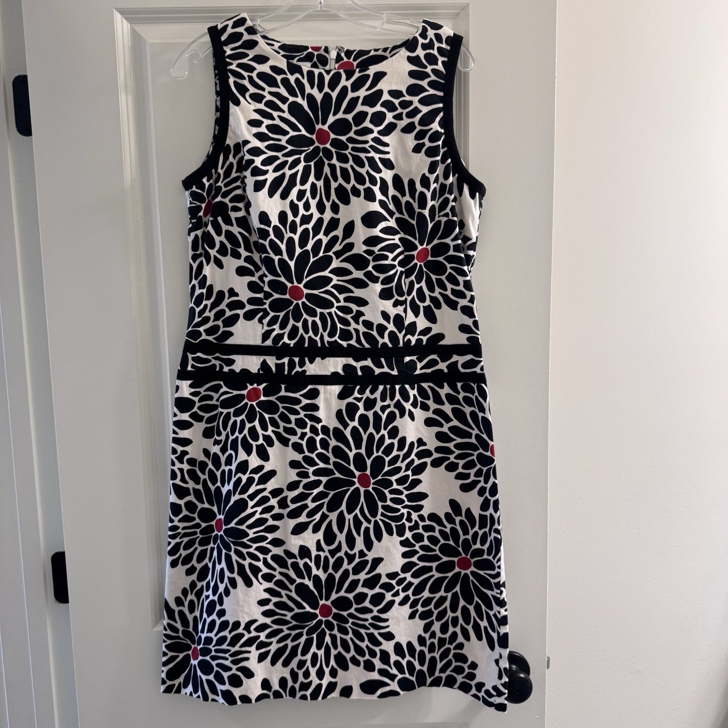 Talbots Sleeveless Sheath Dress Size 14 Floral Black White Red Made in USA