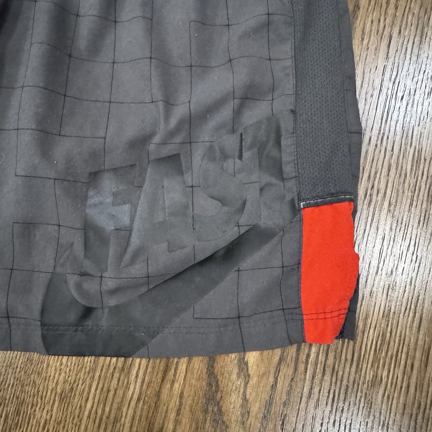 Nike Dri-FIT FAST Black Grid Athletic Shorts Men’s M Red Trim Zip Pocket