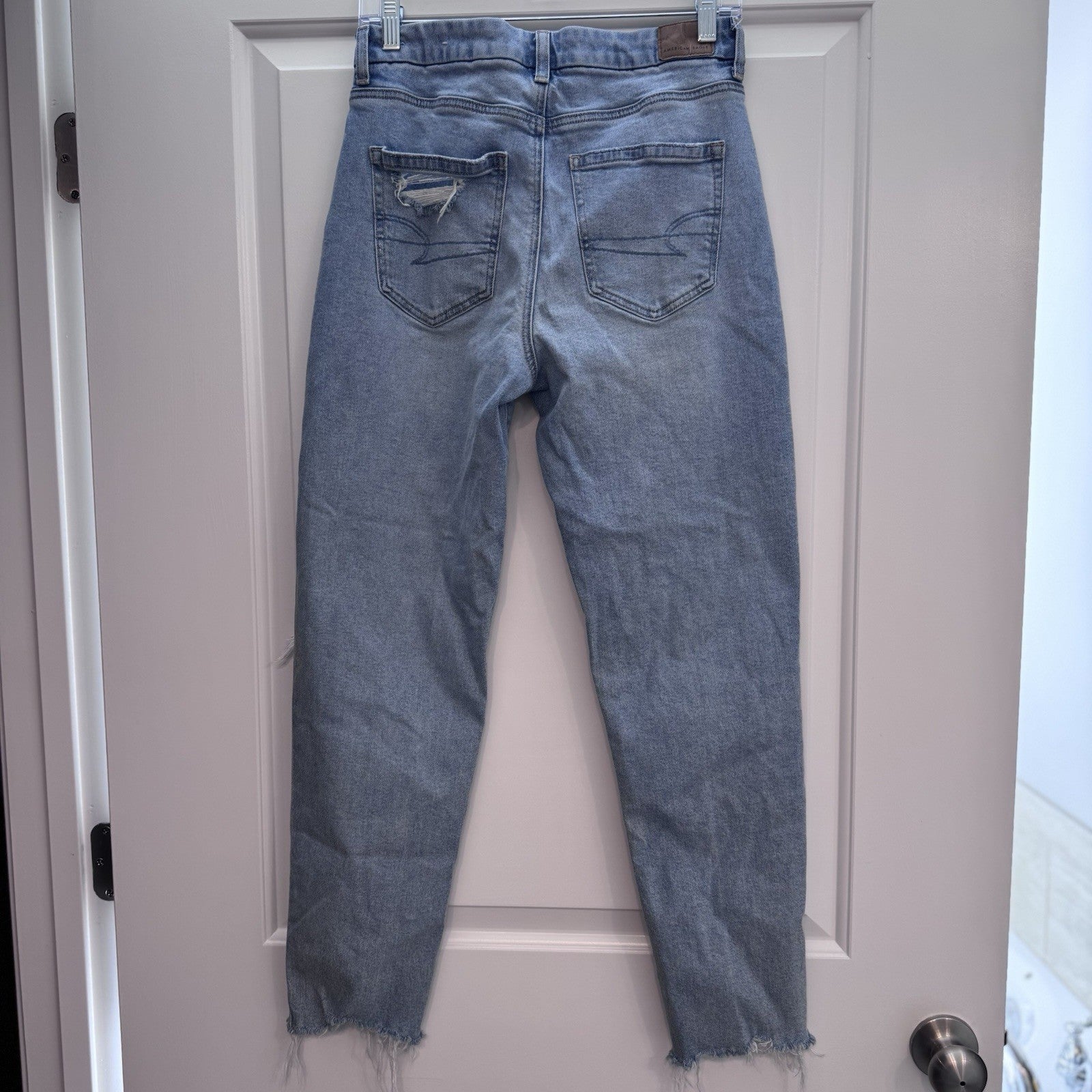 American Eagle Curvy Mom Jeans Women’s 4 Distressed Ripped High Rise Light Wash