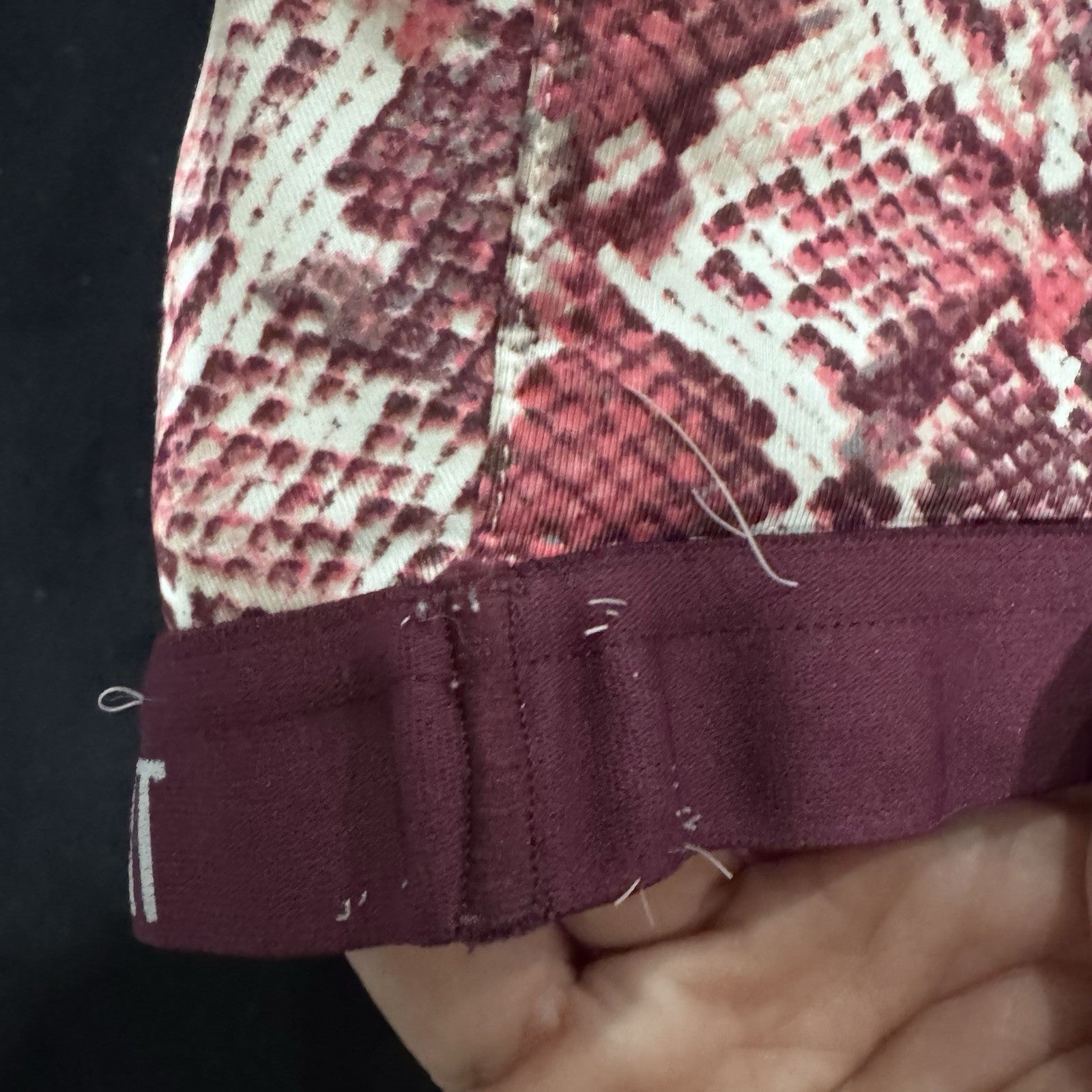 Victoria Sport Bra 32B Pink Purple Snakeskin Racerback Medium Support Activewear