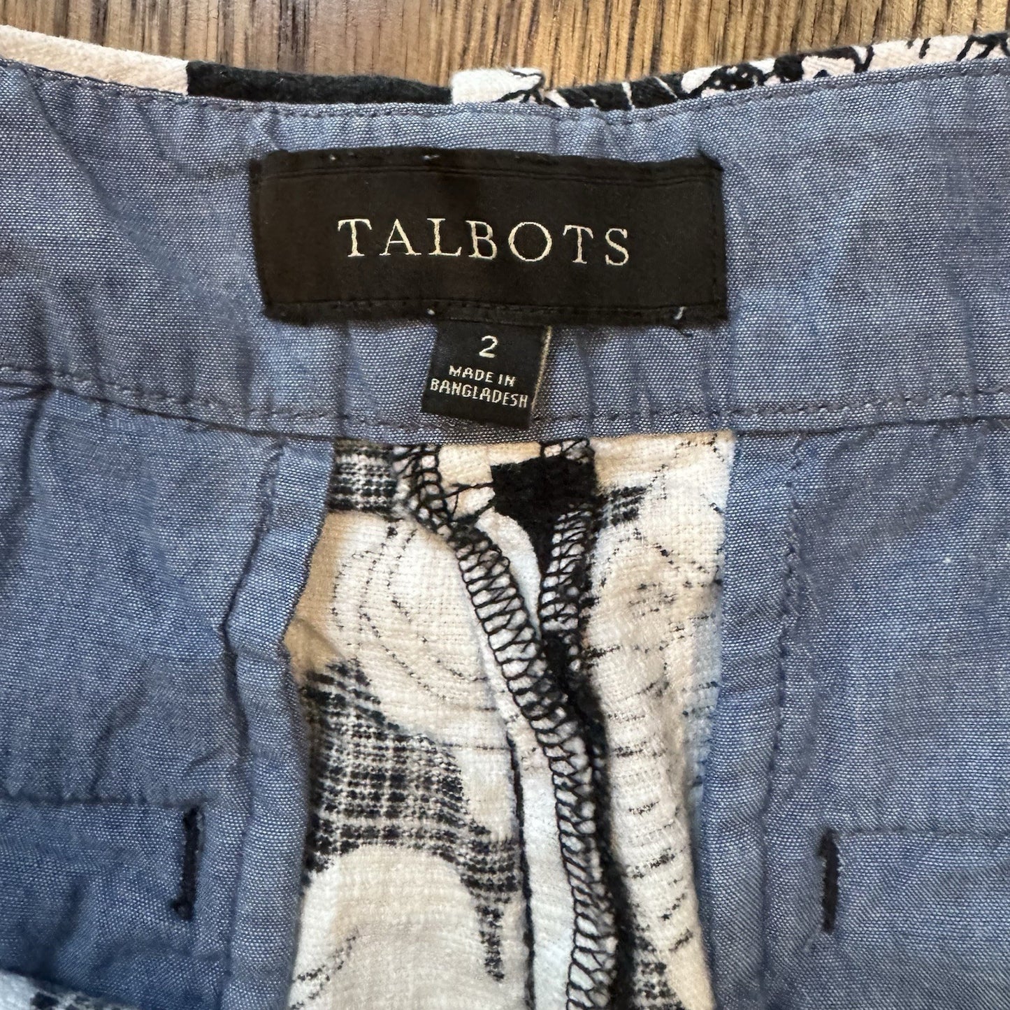 Talbots Women’s Black White Floral Shorts Size 2 | Cotton Spandex |