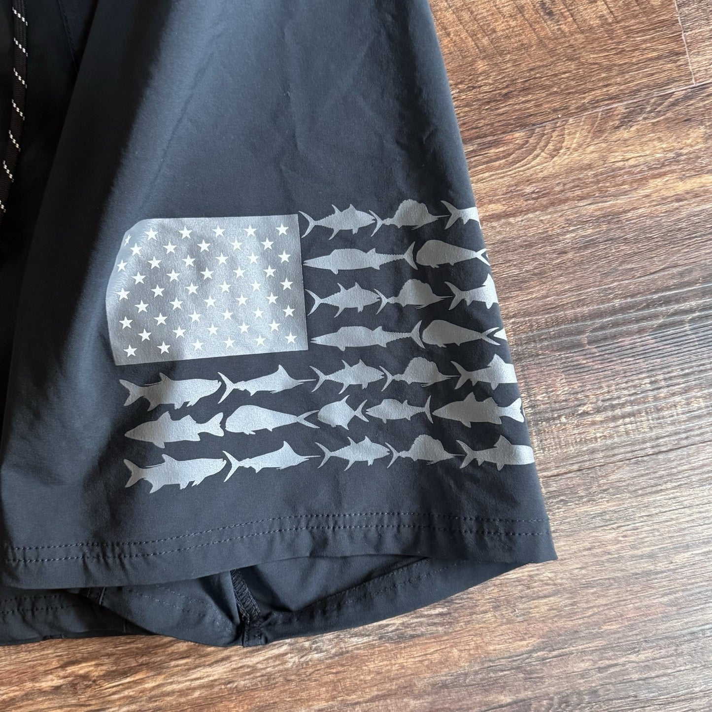 Columbia PFG Men’s Swim Trunks Black Size 35 USA Flag Bottle Opener 9” Inseam