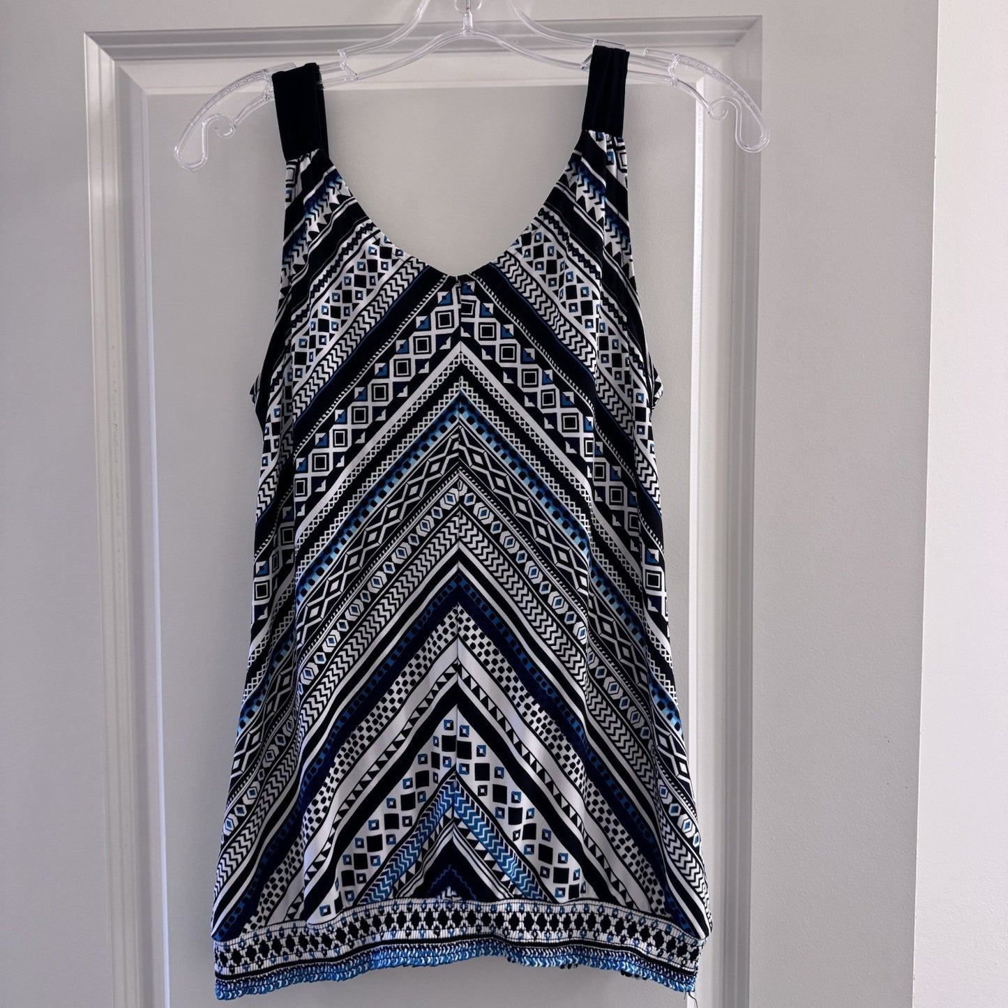 White House Black Market Geometric Chevron Tank Top Small