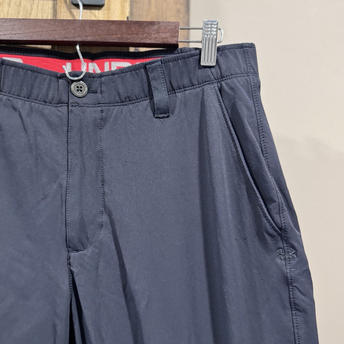 Under Armour HeatGear Loose Fit Navy Golf Shorts Men’s Size 34 Style 1272862