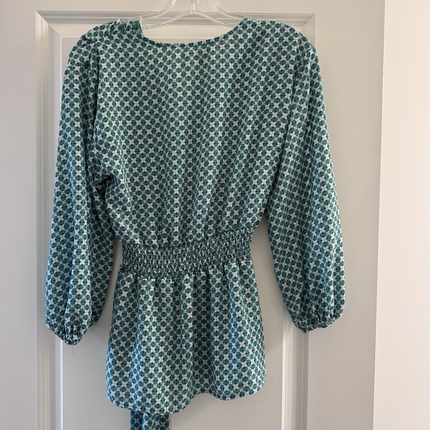 Max Studio Green Geometric Print Tunic Top Belted Waist V-Neck Size medium