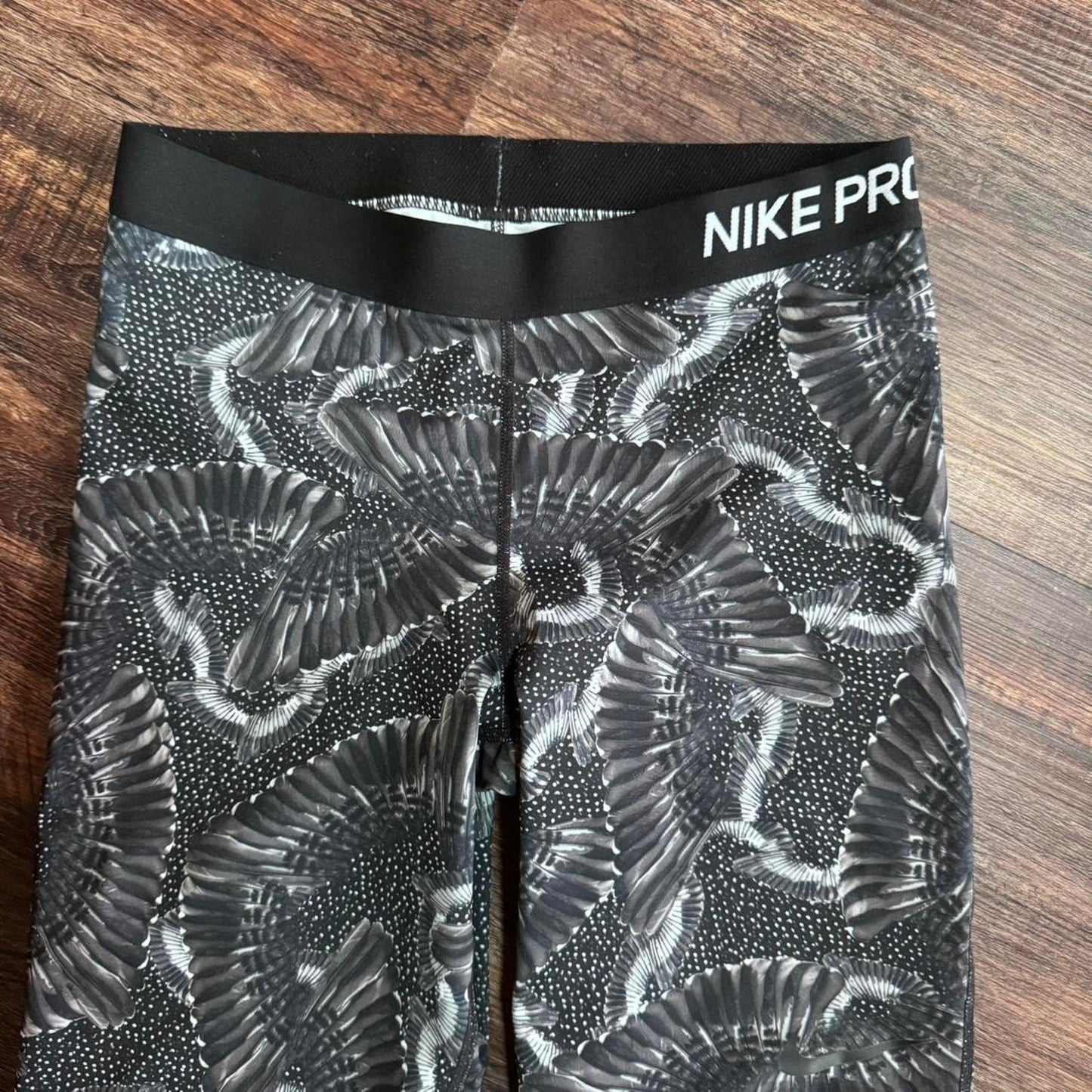 Women's Nike Pro Feather Printed Crop Tight leggings Size large