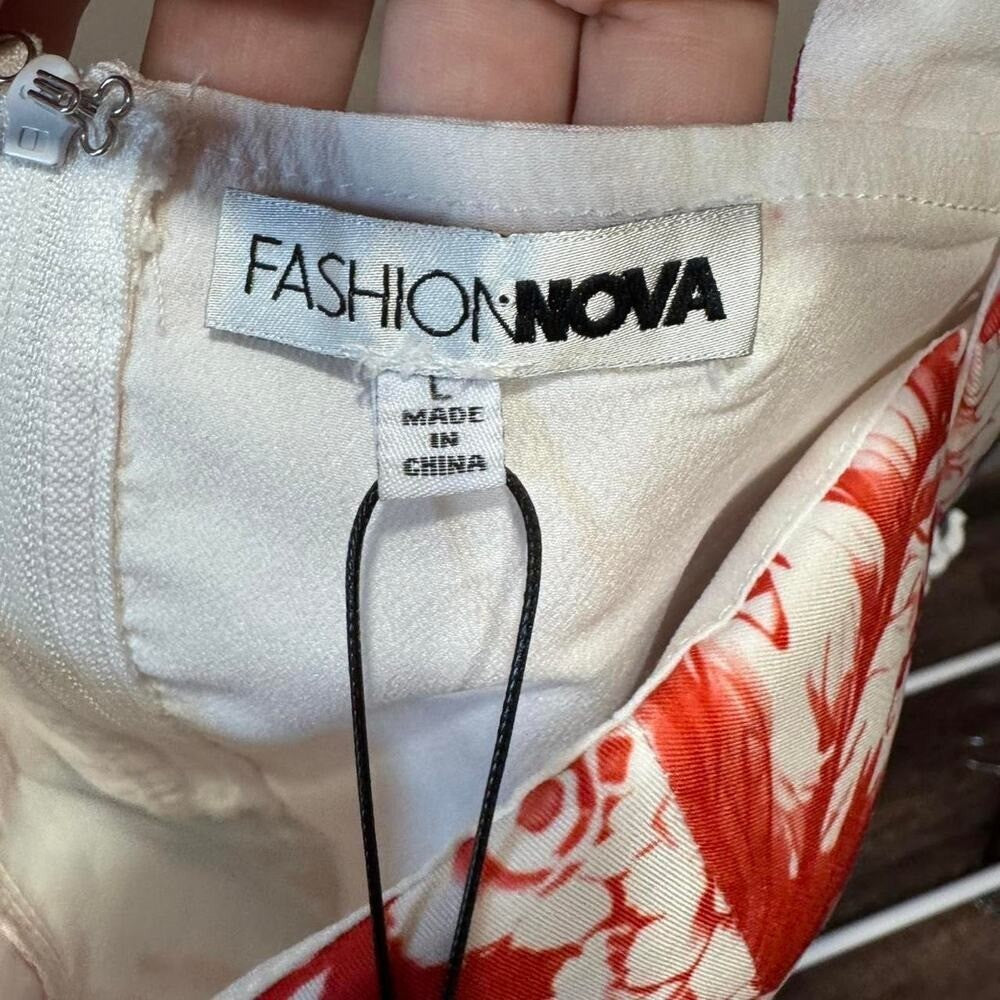 Fashion Nova Red and White Floral Crop Top with zipper Back L NWT