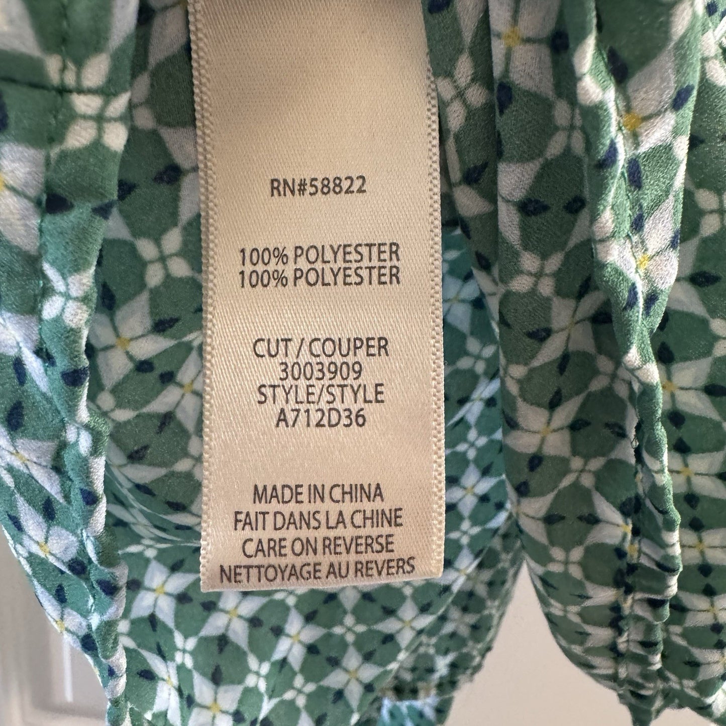 Max Studio Green Geometric Print Tunic Top Belted Waist V-Neck Size medium