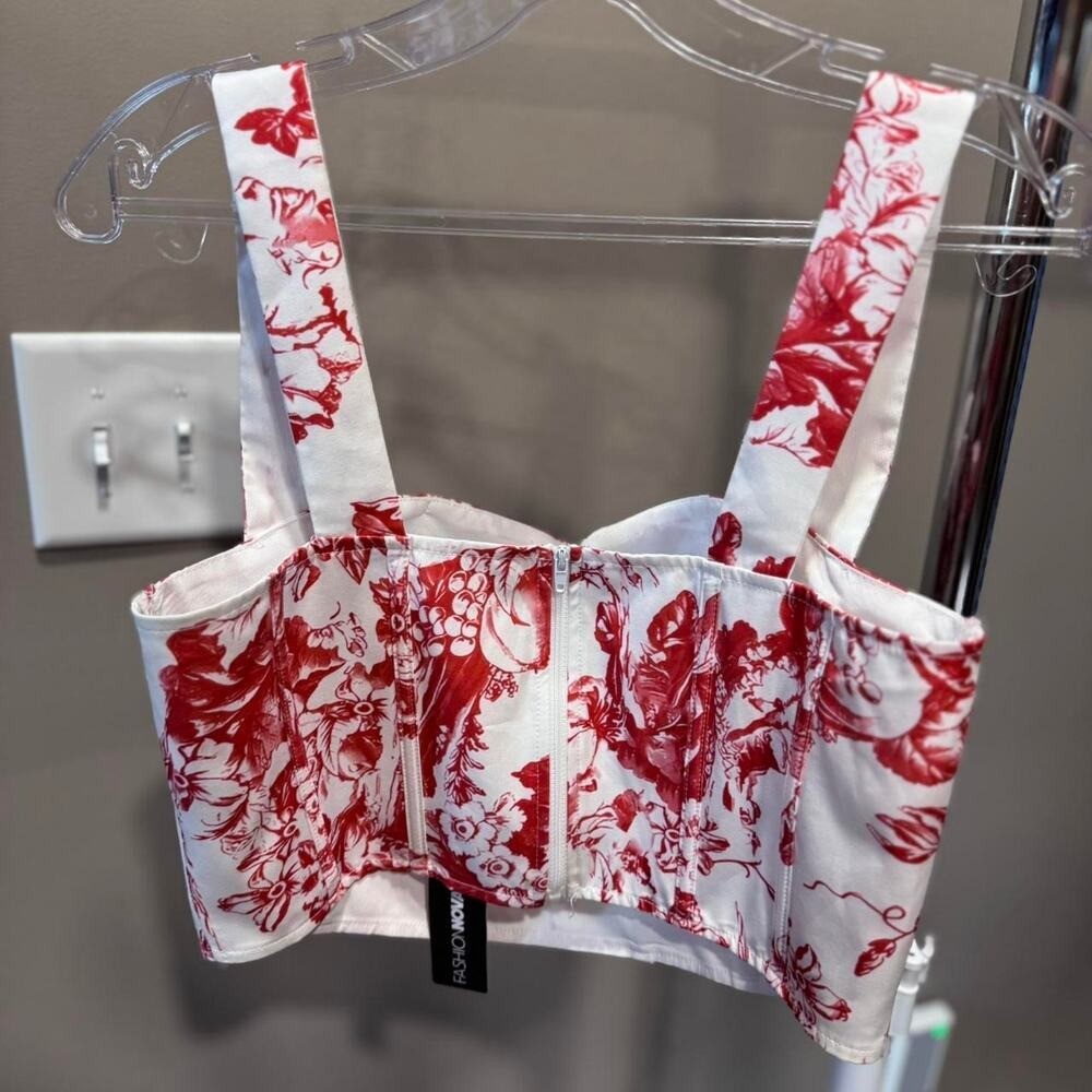 Fashion Nova Red and White Floral Crop Top with zipper Back L NWT