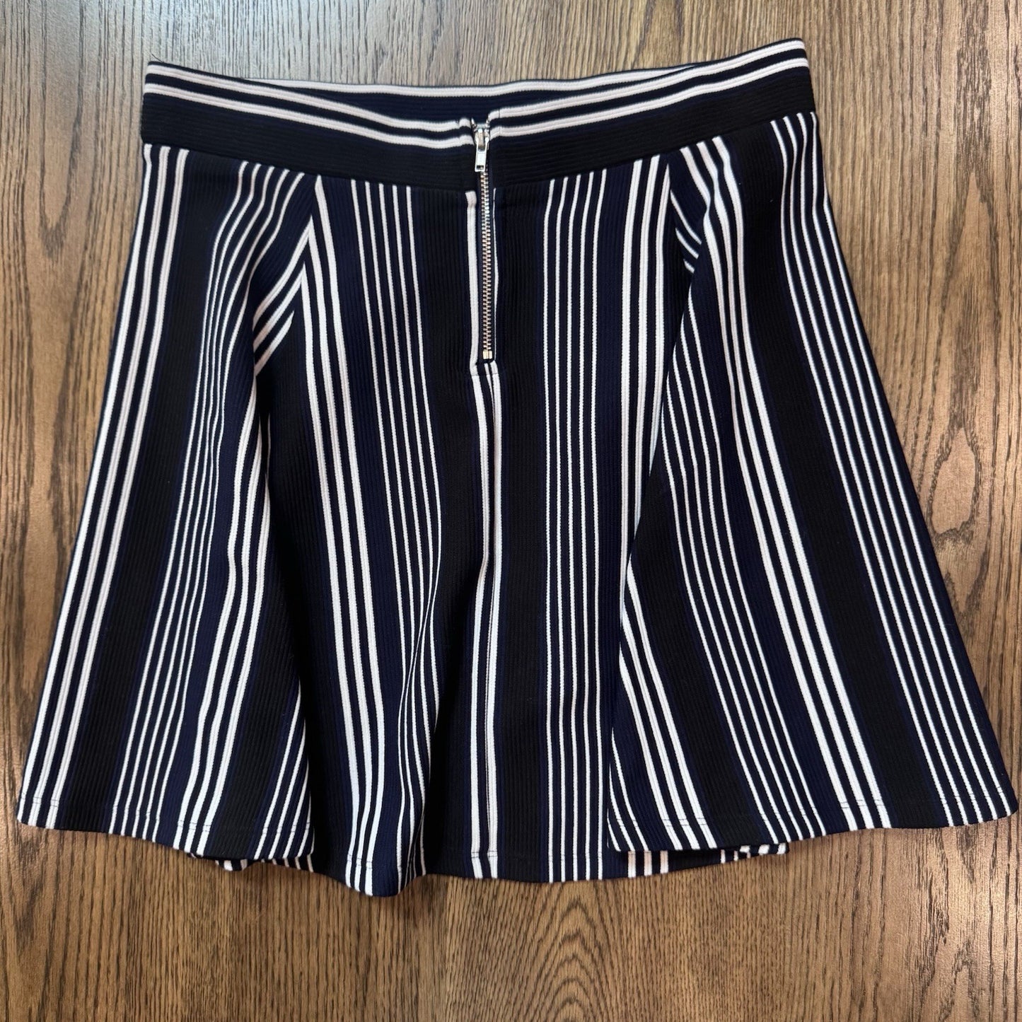 H&M Divided Navy & White Striped Skater Skirt Women’s Size M Flare Stretch Zip