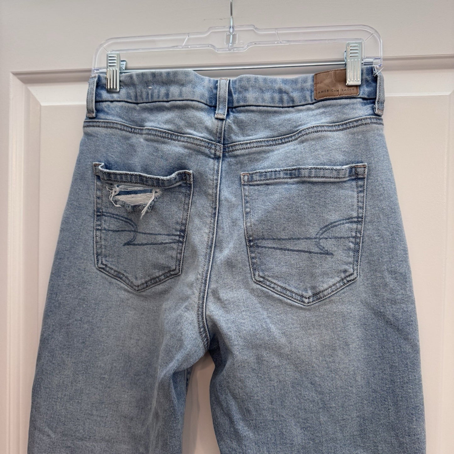 American Eagle Curvy Mom Jeans Women’s 4 Distressed Ripped High Rise Light Wash