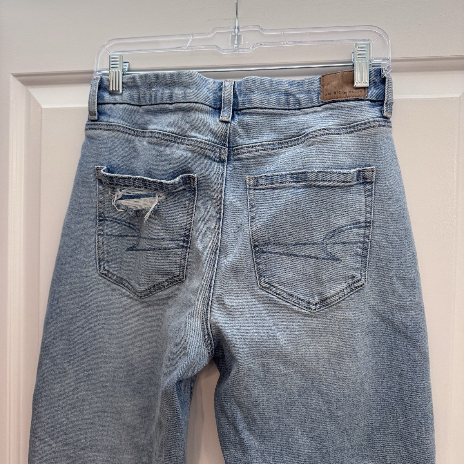 American Eagle Curvy Mom Jeans Women’s 4 Distressed Ripped High Rise Light Wash