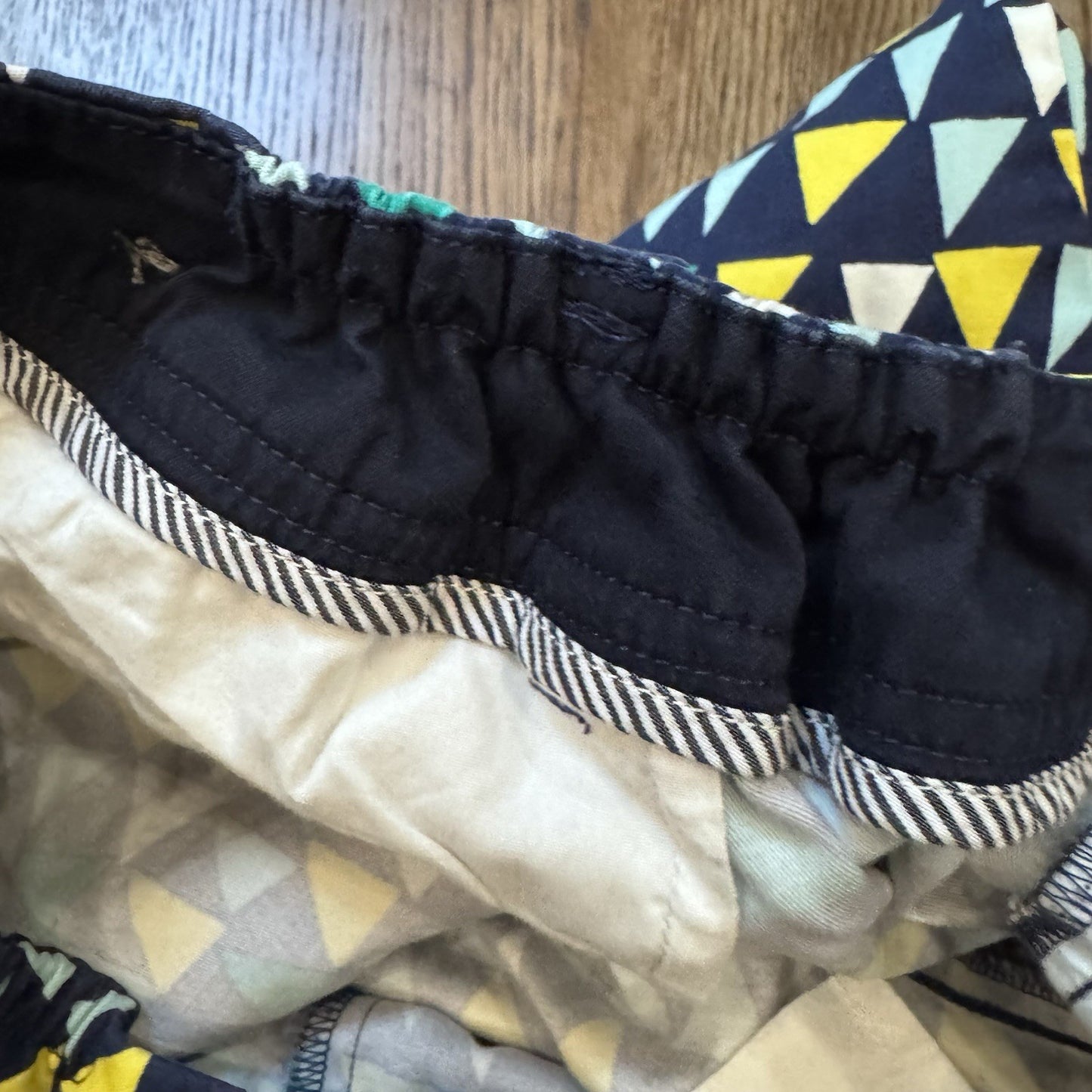 Talbots Perfect Shorts Size 14W | Colorful Triangle Print | Stretch Cotton