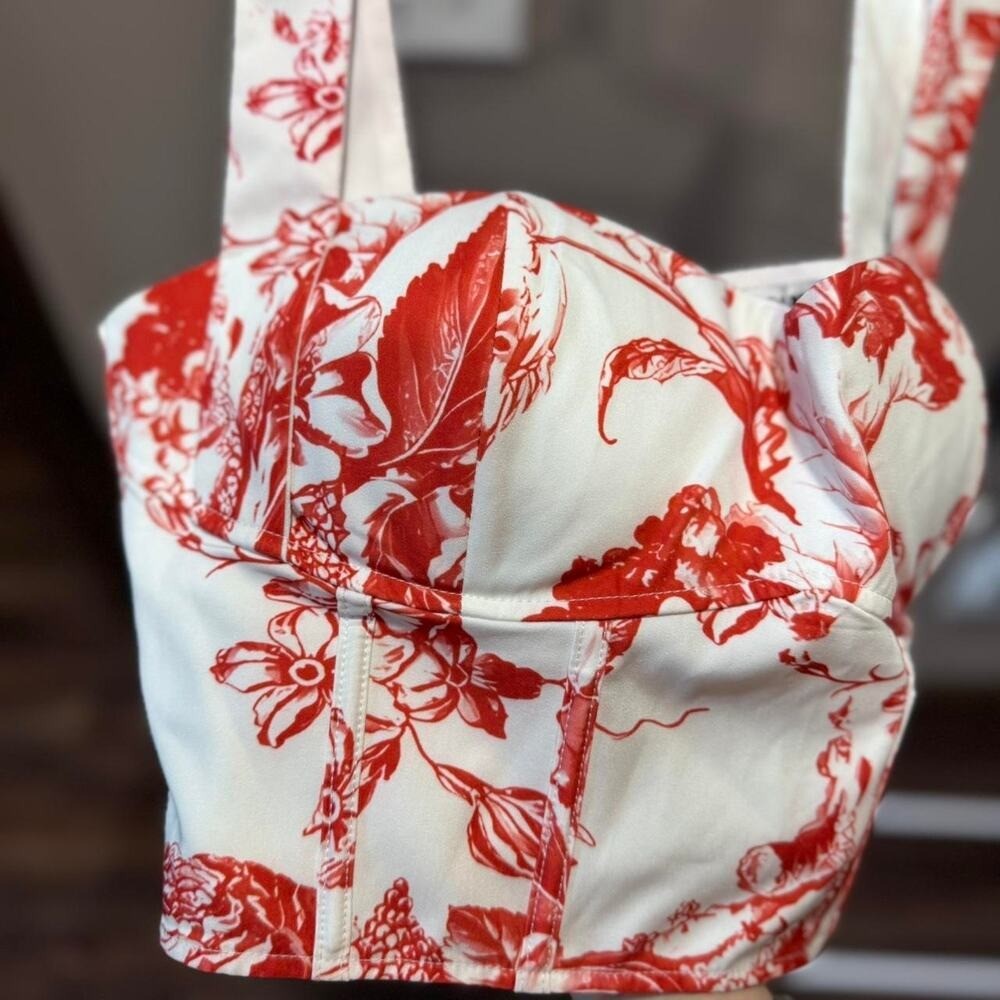 Fashion Nova Red and White Floral Crop Top with zipper Back L NWT