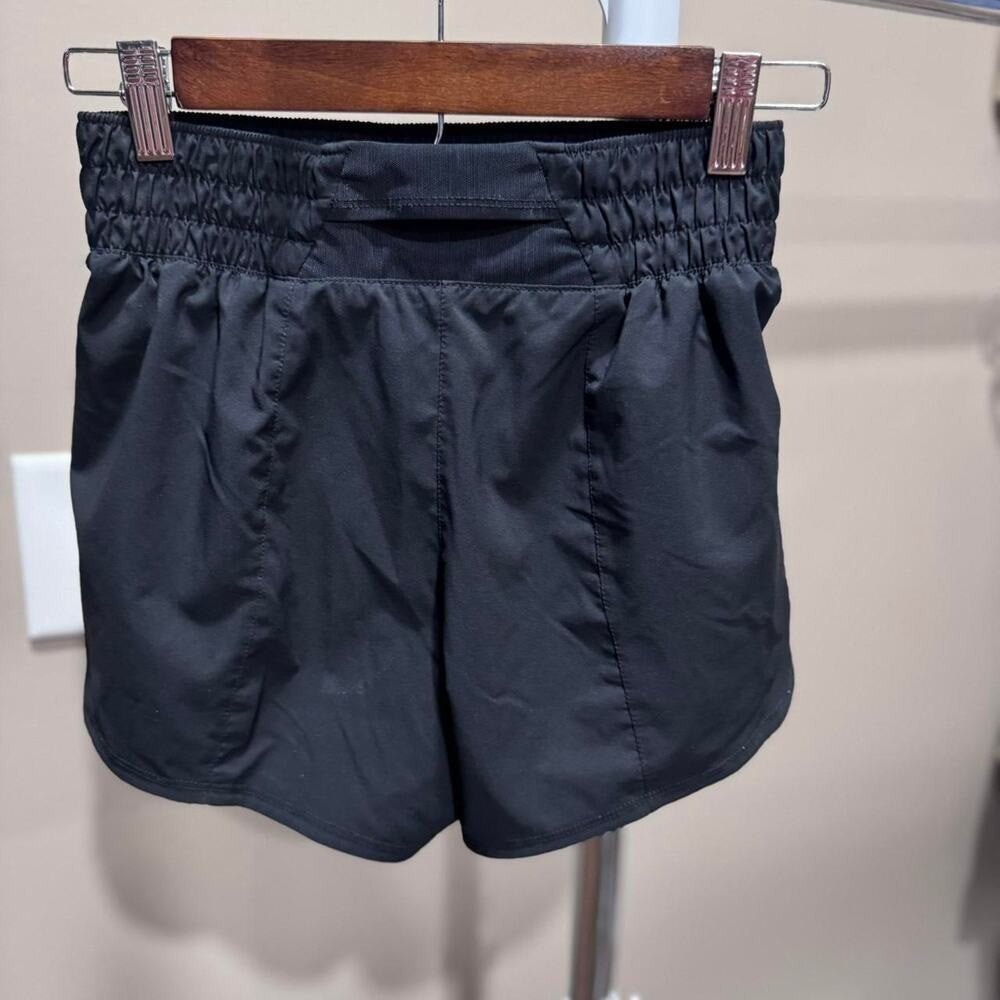 Nike One Swoosh HBR Mid-Rise Brief-Lined Shorts - Women's xs