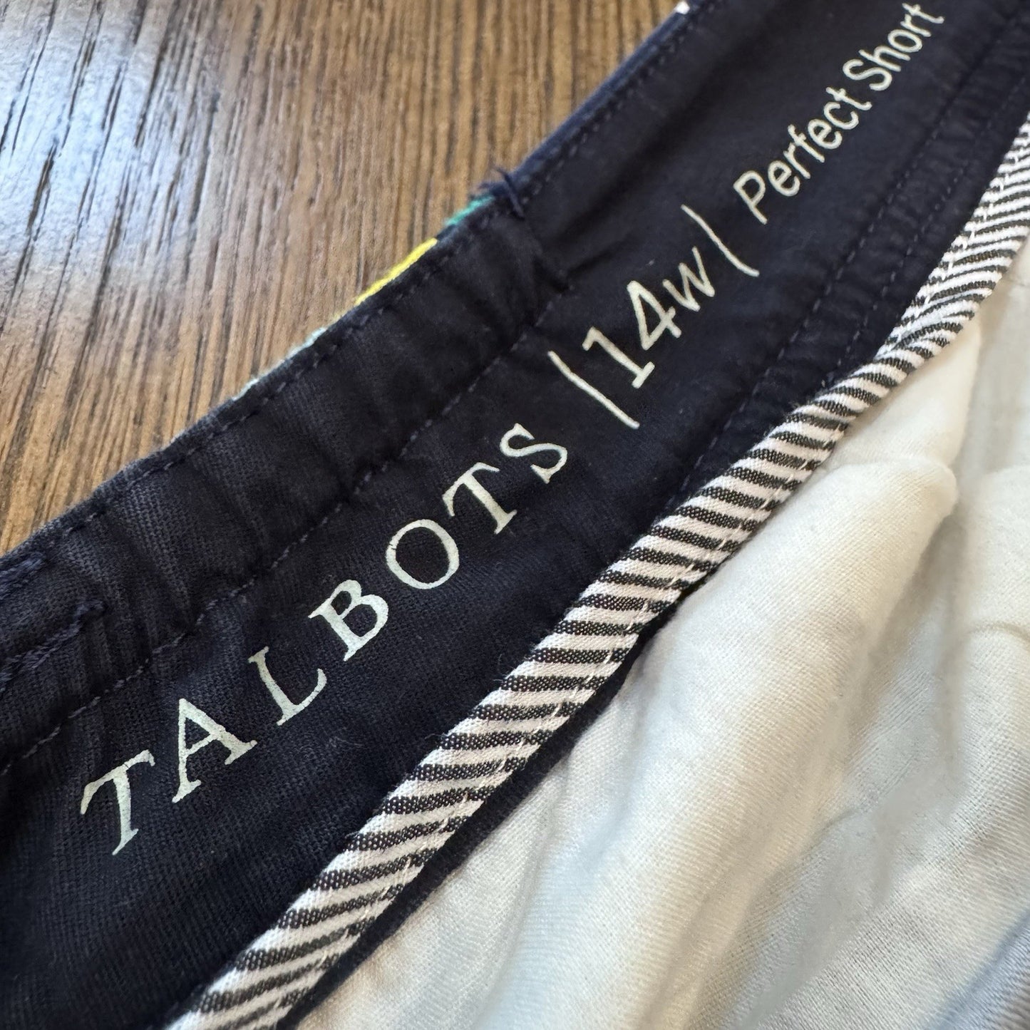 Talbots Perfect Shorts Size 14W | Colorful Triangle Print | Stretch Cotton