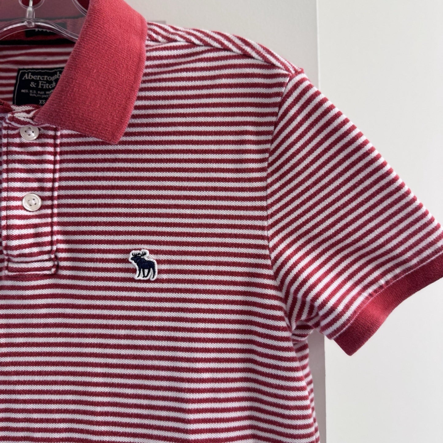 Abercrombie & Fitch Polo Shirt XS Muscle Fit Red White Stripe Moose Logo