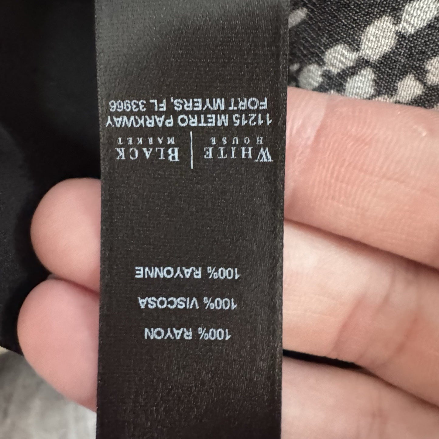 WHBM Taper Ankle Pants Size 8 Black White Chevron Print