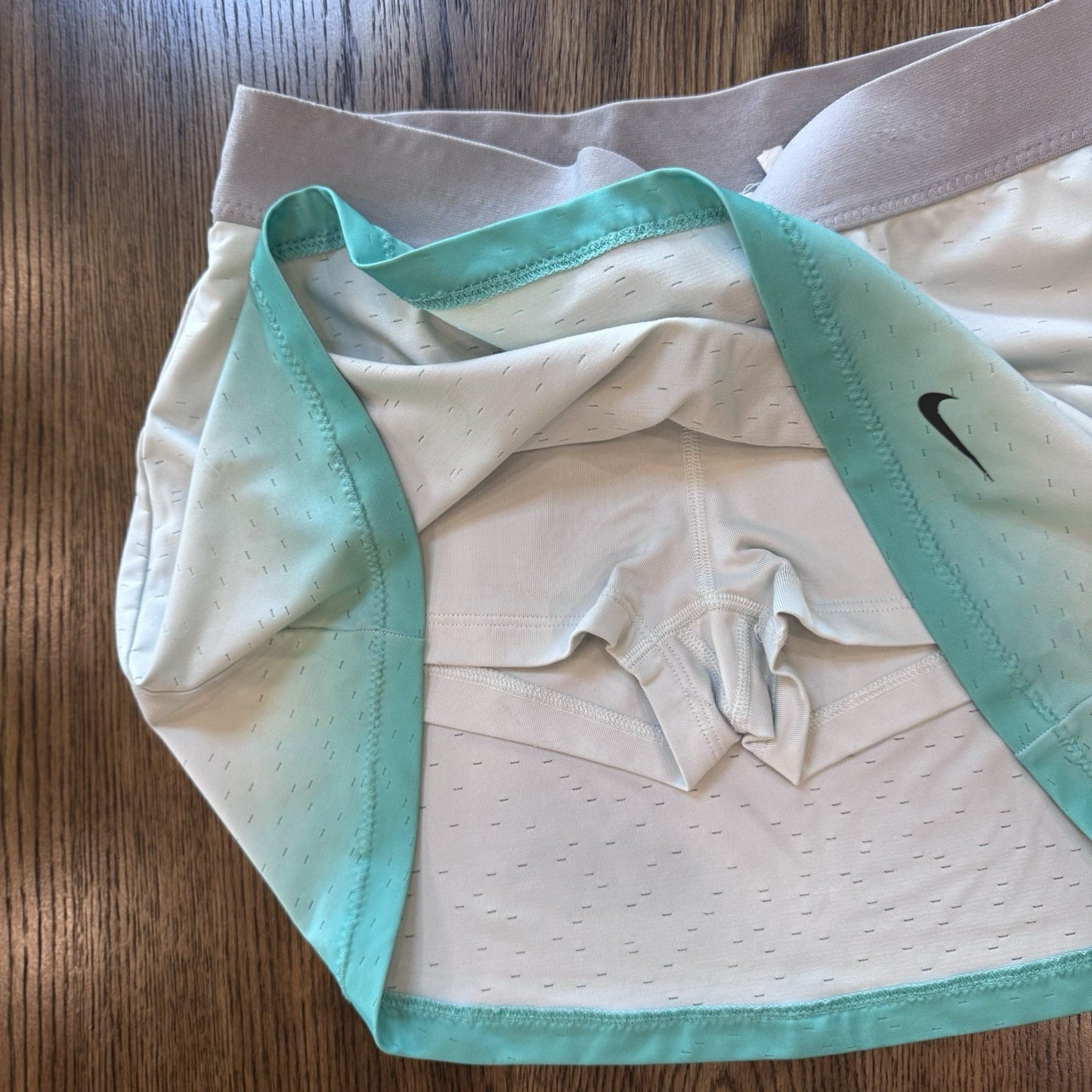 Nike Dri-Fit Women’s Tennis Skirt Size XL Built-In Shorts Ombre Aqua White Skort