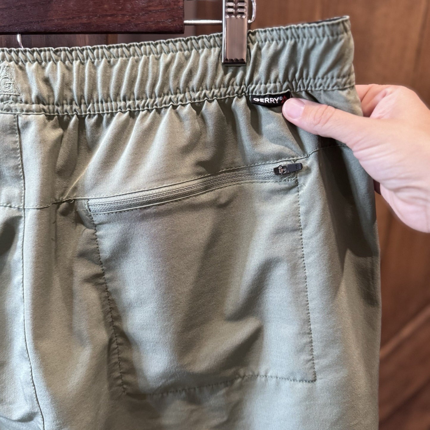 Gerry Men’s XL Cargo Hiking Shorts Green Zip Pockets Stretch Quick Dry Outdoor