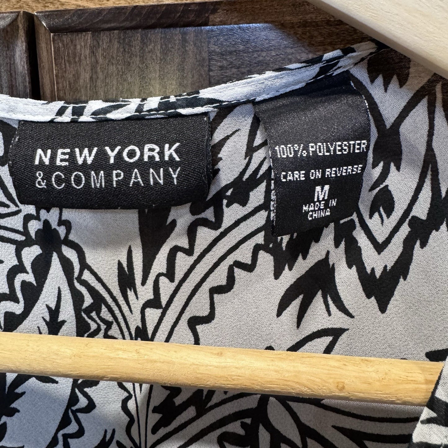 New York & Company Black White Print Blouse Size M Drawstring Waist 3/4 Sleeve